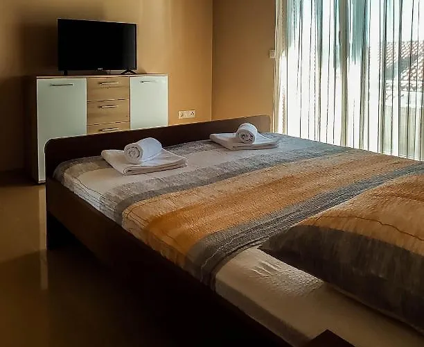 Karla * Rogoznica (Sibenik-Knin)